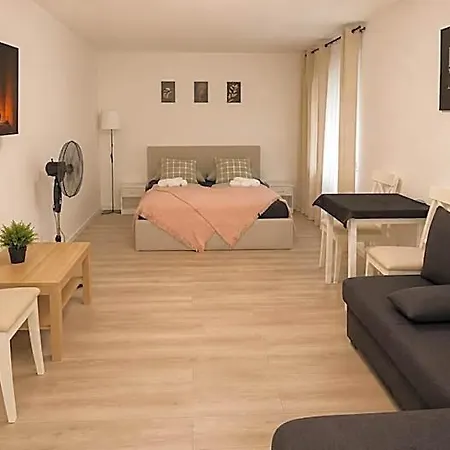 אכסניה Corner